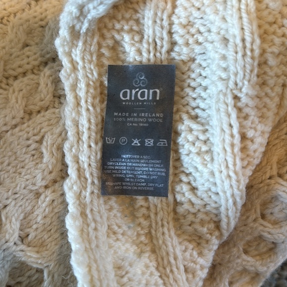 Aran merino wool Cream Buttoned Scarf/wrap made in Ireland. NWOT - Picture 2 of 12